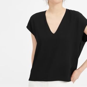 Everlane The Japanese GoWeave V-Neck Tee in Black size 8